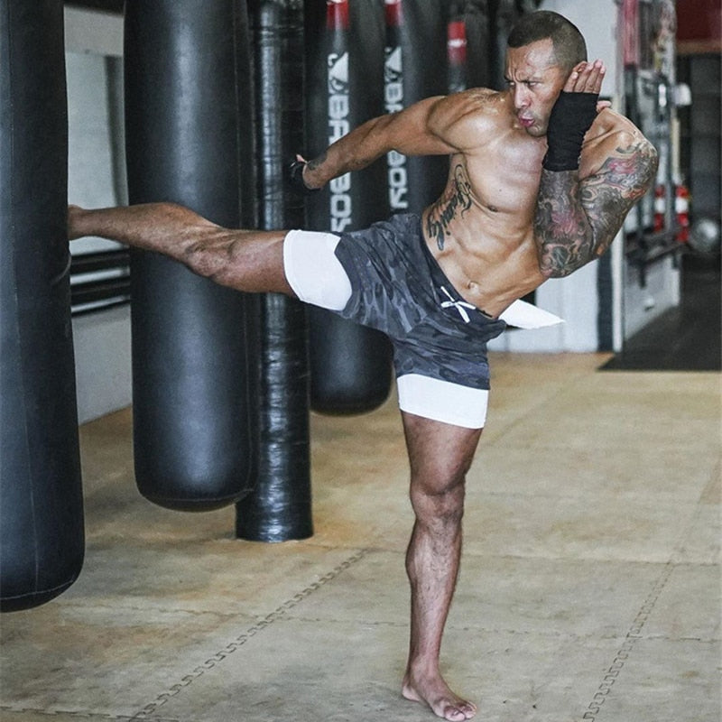 2 in 1 Fitness Joggingshorts für Herren im Camo Style