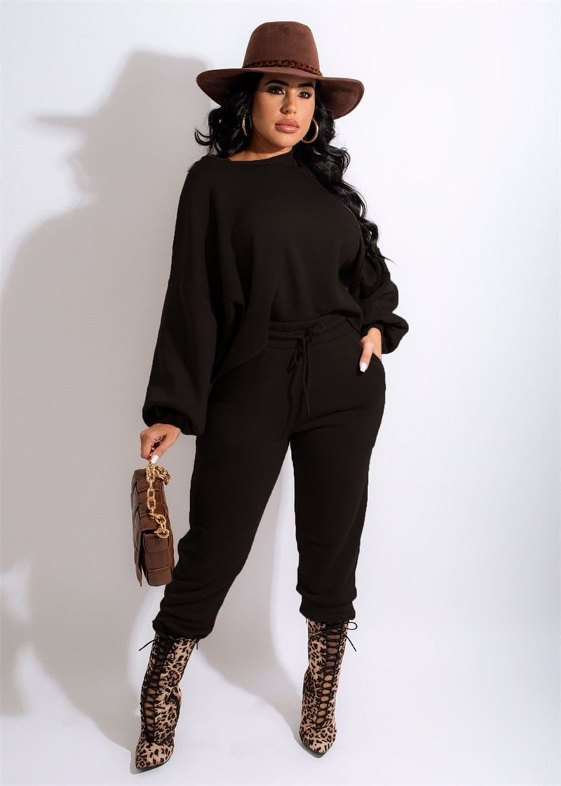 Stylischer Frauen Zweiteiler mit Kordelzug und Taschen